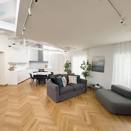 Tarabochia 8 Tirabora Short Rent *